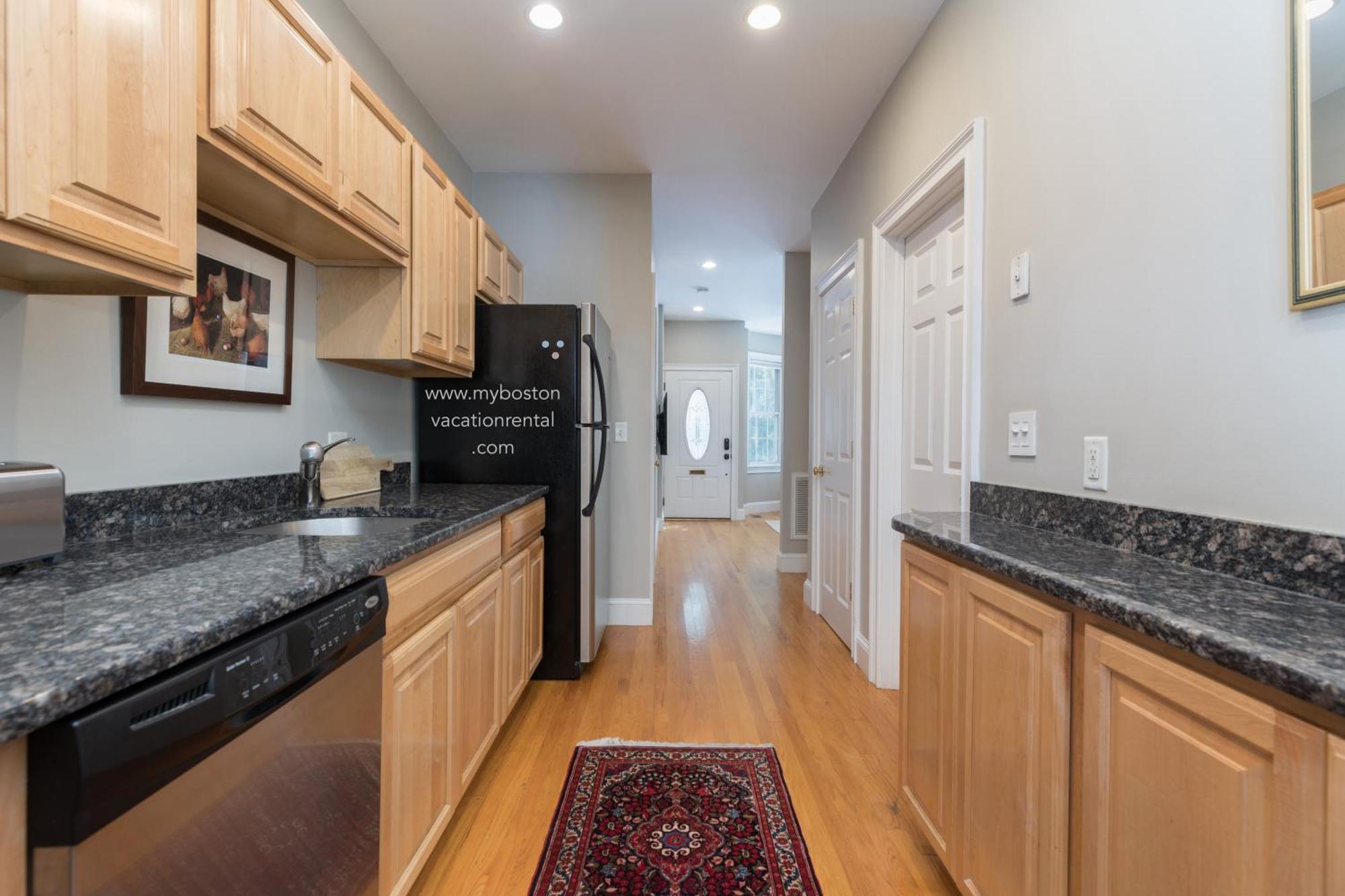 Sunny Convenient Home W/ Private Patio! Easy Walk To Everything! Boston Exterior photo